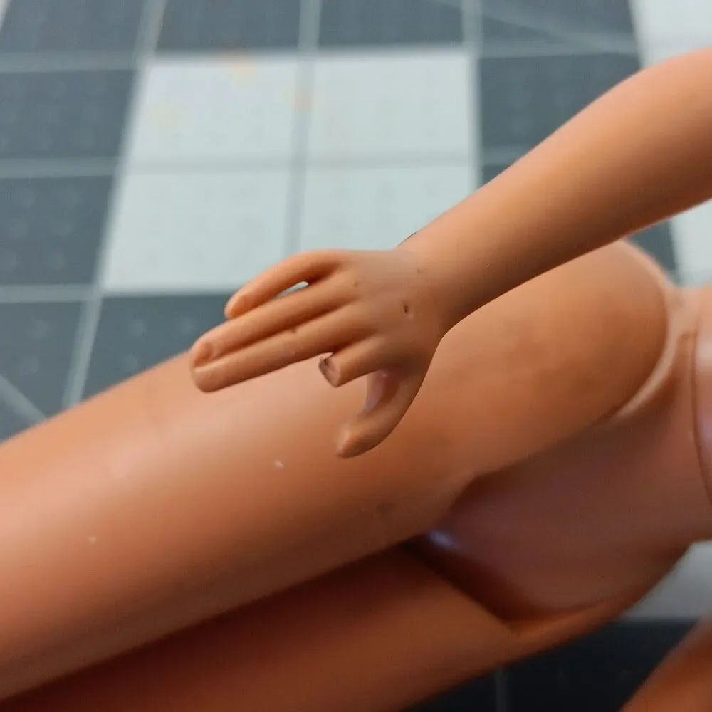 Barbie Vintage Twist and Turn Blonde Blue Eyes Damaged Nude Clicking Knees